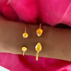 Classic Petite Guld / Buttercup>Caroline Svedbom Armband