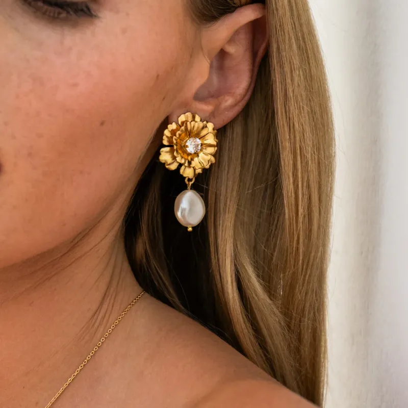 Blossom Örhängen / Crystal (Guld)>Caroline Svedbom Sale