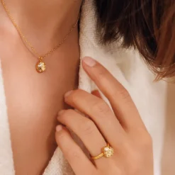 Carlotta Ring / Golden Shadow (Guld)>Caroline Svedbom Discount