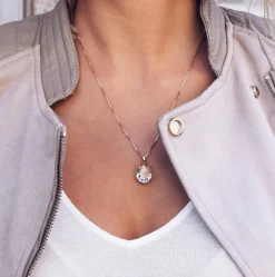 Halsband Classic Drop Silk (Guld)>Caroline Svedbom Online