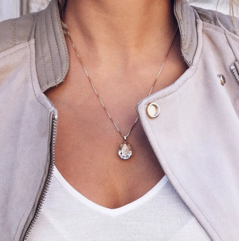 Halsband Classic Drop Silk (Guld)>Caroline Svedbom Online