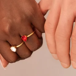 Caroline Svedbom Heart Ring / Crystal – Guld>Caroline Svedbom Ringar