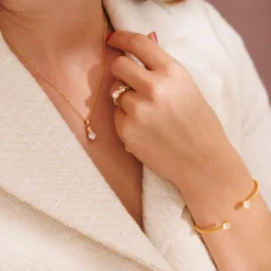 Leah Halsband / Electric White Combo (Guld)>Caroline Svedbom Outlet