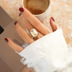 Caroline Svedbom Lydia Cocktail Ring / Golden Shadow (Guld)>Caroline Svedbom Ringar Clearance