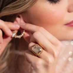 Caroline Svedbom Lydia Cocktail Ring / Golden Shadow (Rhodium)><noscript><img width=