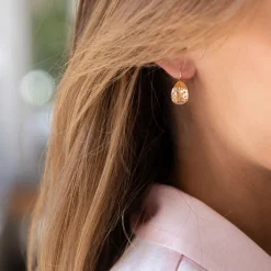 Mini Drop Clasp Örhängen / Light Peach (Guld)>Caroline Svedbom Hot
