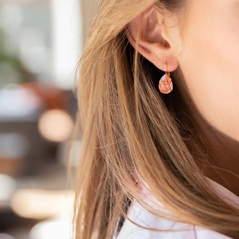 Mini Drop Clasp Örhängen/ Rose Peach (Guld)>Caroline Svedbom Clearance