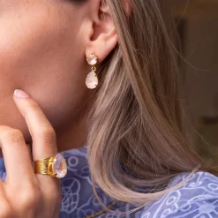 Mini Drop Örhängen/ Ivory Cream Delite (Guld)>Caroline Svedbom New