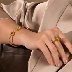 Caroline Svedbom Mini Drop Armband, ReCreated™ Dark Jonquil – Guld>Caroline Svedbom Armband