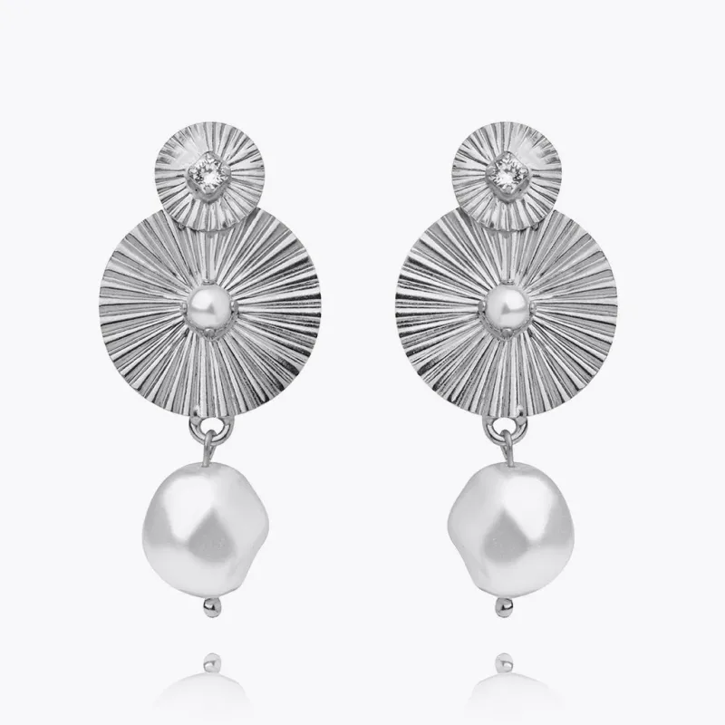 Odessa Pearl Örhängen (Rhodium)>Caroline Svedbom