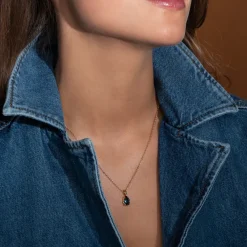 Petite Drop Halsband, Denim Blue – Guld>Caroline Svedbom New