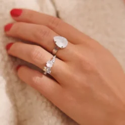 Stardust Ring / Electric White Combo (Rhodium)>Caroline Svedbom