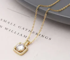 Stilrent Guldhalsband med 18K förgyllning och CZ 40+5 cm>Celine Estelle