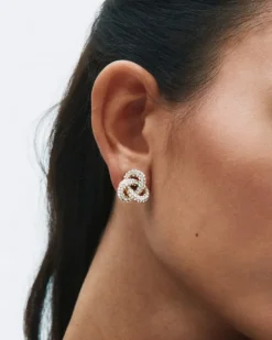 Infinity Knot Sparkle Studs L – Guld><noscript><img width=