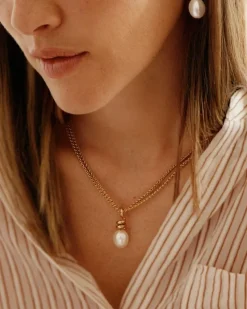 Swivel Halsband Pearl L – Guld><noscript><img width=