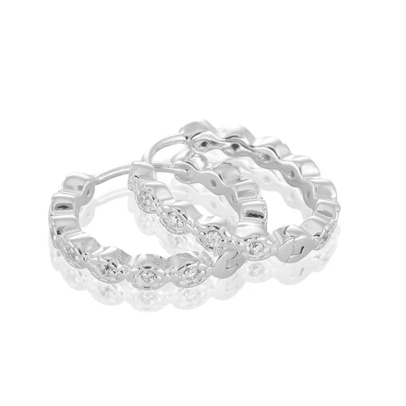 Gynning Jewelry Time to glow örhängen creol – L (Silver)>Carolina Gynning smycken