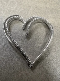 Hjärta i 18K Guld med Diamanter HJG008>