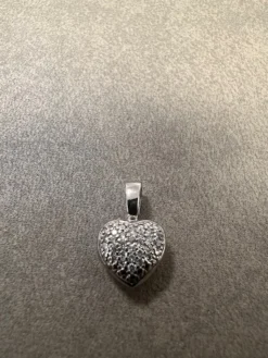 Hjärta i 18K Vitguld med Diamanter HJG017>