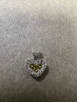 Hjärta i 18K Vitguld med Diamanter HJG024>