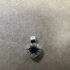 Hjärta i 18K Vitguld med Diamanter och Safir HJG026>