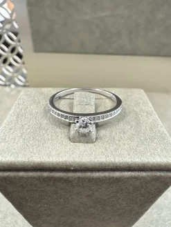 18K Vitguld Solitär ring – RBG028 ( Begagnad )><noscript><img width=
