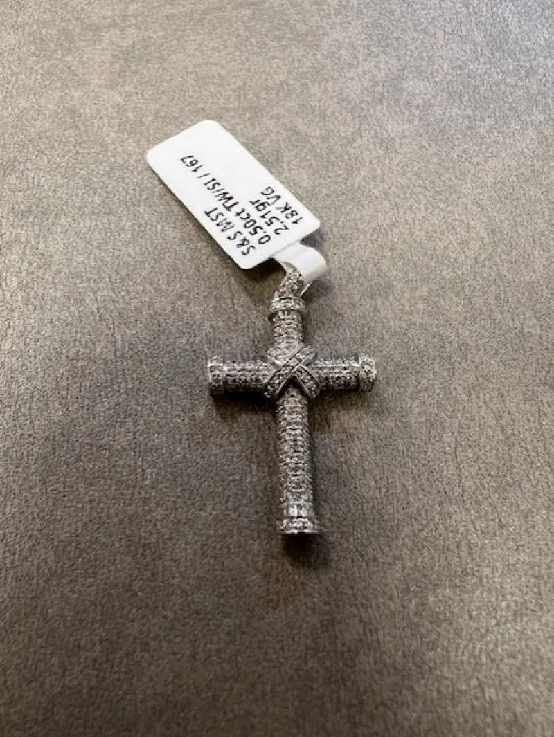 Kors i 18K Vitguld med 0,50ct TW/SI Diamanter – KVG004>