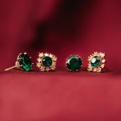 Elenora Stud Örhängen – Emerald><noscript><img width=