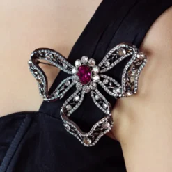 Marie Antoinette Brooch – Fuschia 70291><noscript><img width=