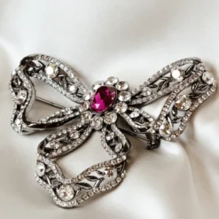 Marie Antoinette Brooch – Fuschia 70291><noscript><img width=