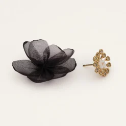 Organza botanical Örhängen, Black – Guld><noscript><img width=