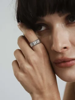Chic Ribbed Ring Silver><noscript><img width=