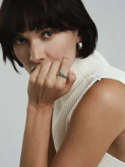 Chic Ribbed Ring Silver><noscript><img width=
