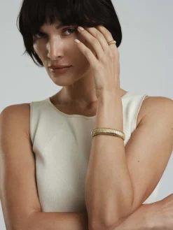 Mockberg Retro Ribbed Bangle Guld><noscript><img width=