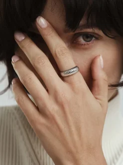 Retro Ribbed Ring Silver><noscript><img width=