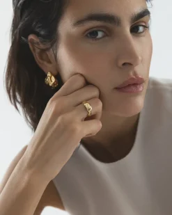 Wavy Bolded Large Ring Guld><noscript><img width=