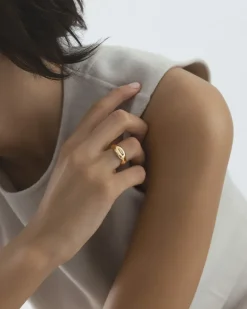 Wavy Bolded Ring Guld><noscript><img width=