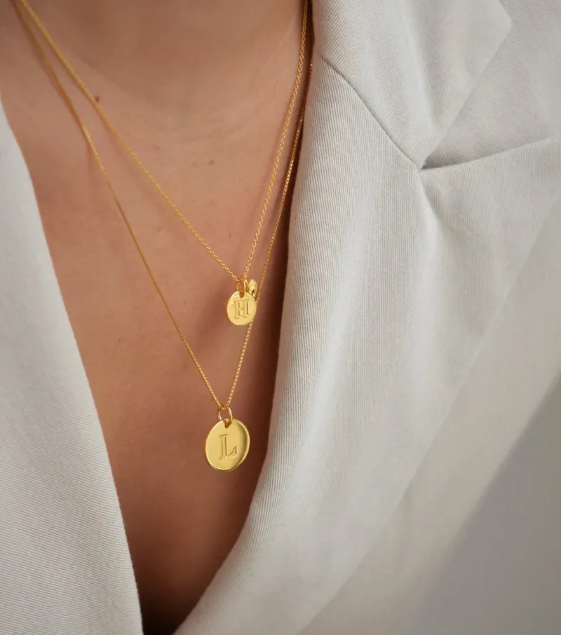 Syster P Beloved Mini Bokstav Hänge Guld>Berlocker