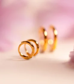 Syster P Beloved Mini Hoops Guld><noscript><img width=