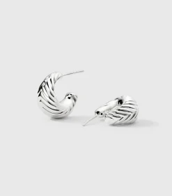 Syster P Bolded Little Sis Chevron Silver>Örhängen