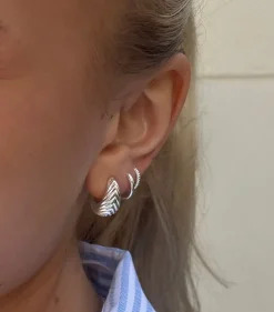 Syster P Bolded Little Sis Chevron Silver>Örhängen