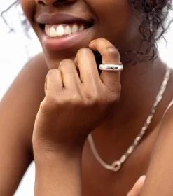 Syster P Bolded Ring Silver><noscript><img width=