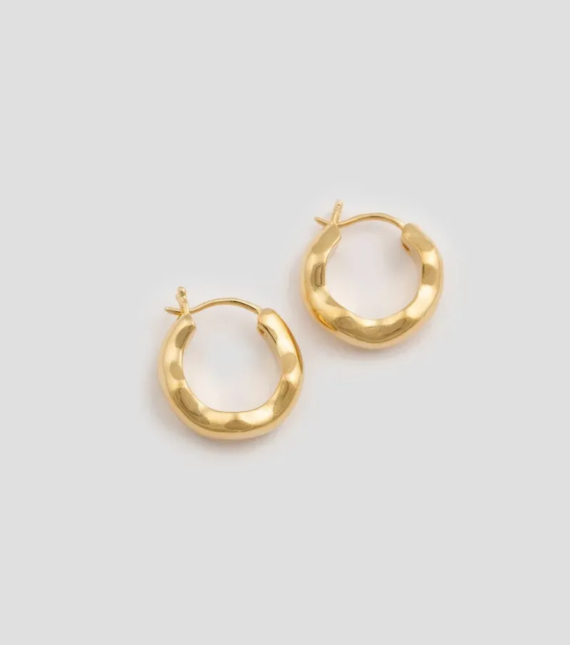 Syster P Bolded Wavy Blank Guld>Örhängen