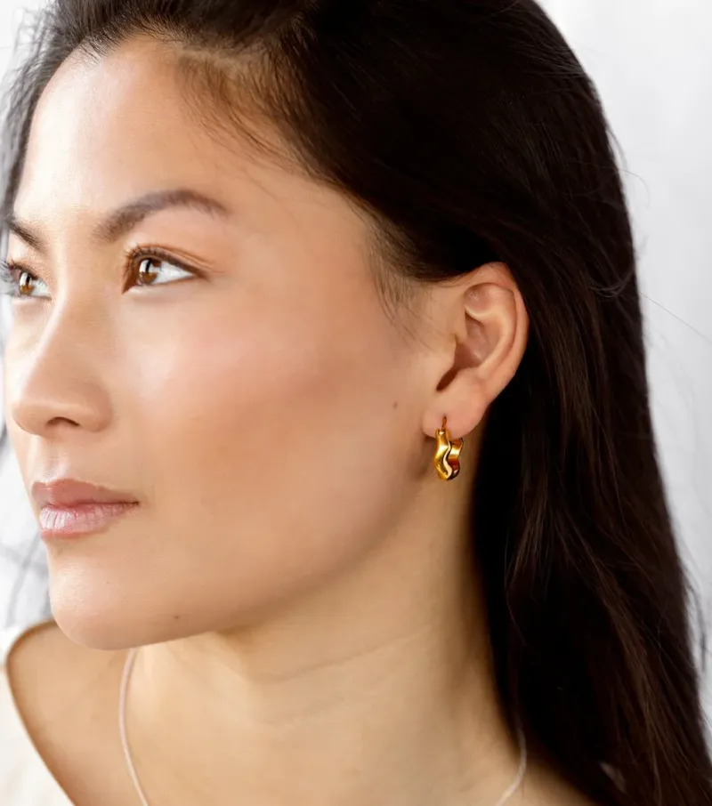Syster P Bolded Wavy Blank Guld>Örhängen
