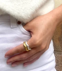 Syster P Bolded Wavy Ring Silver><noscript><img width=