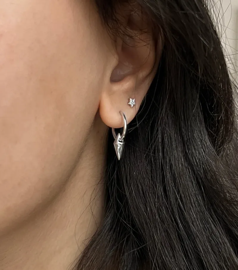 Syster P Harvey Single Spike Small Silver>Örhängen Clearance