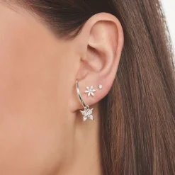 Individuellt Stiftörhängen Blomma Vit Stenar Silver – H2196-051-14><noscript><img width=