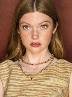 YLVA LI Embla Avantgarde Ruby – Guld><noscript><img width=
